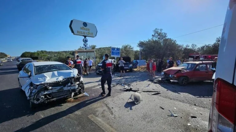 Çanakkale-İzmir Yolunda Zincirleme Kaza: 4 Yaralı